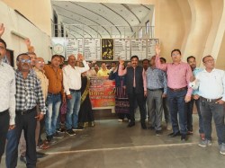 Protest: मंत्री बंगले के सामने प्रदर्शन कर रही महिला ने पिया फिनाइल, अस्पताल में
भर्ती - image
