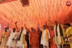आंवला में अवंतीबाई की प्रतिमा का अनावरण, पूर्व मुख्यमंत्री उमा भारती बोलीं–
शाहजहांपुर नाम सुनना भी पसंद नहीं, जाने क्यों - image