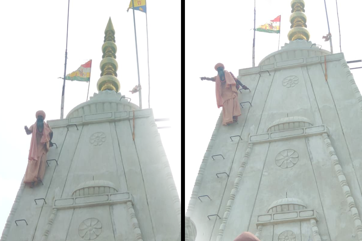 mp news रामदेव मंदिर के महंत गुस्से में तमतमाकर 100 फीट ऊंचे मंदिर के शिखर पर चढ़ गए।