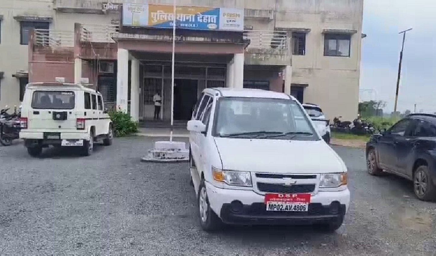 watch video: नगर सैनिक 4500 की घूस लेते ट्रैप, प्रधान आरक्षक पर भी लगा ‘दाग’