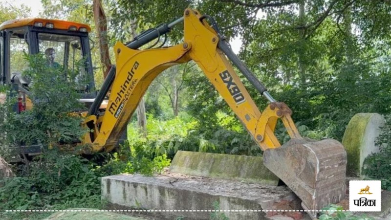 sambhal bulldozer action graveyard 3 bigha government land eviction