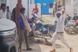 चोरी के शक में बेदम पीटा, जेब में मिली सिर्फ नमक-रोटी… - image