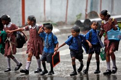 School Holiday: भारी बारिश का असर, नर्सरी से 8वीं तक के स्कूल आज बंद - image