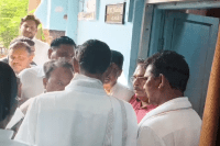 shopkeepers protest over shops demolition congress mla sheopur nagar palika cmo mp news