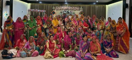 शिवमोग्गा (कर्नाटक) में आयोजित लहरिया महोत्सव में राजस्थान मूल की महिलाएं परम्परागत वेशभूषा में।
