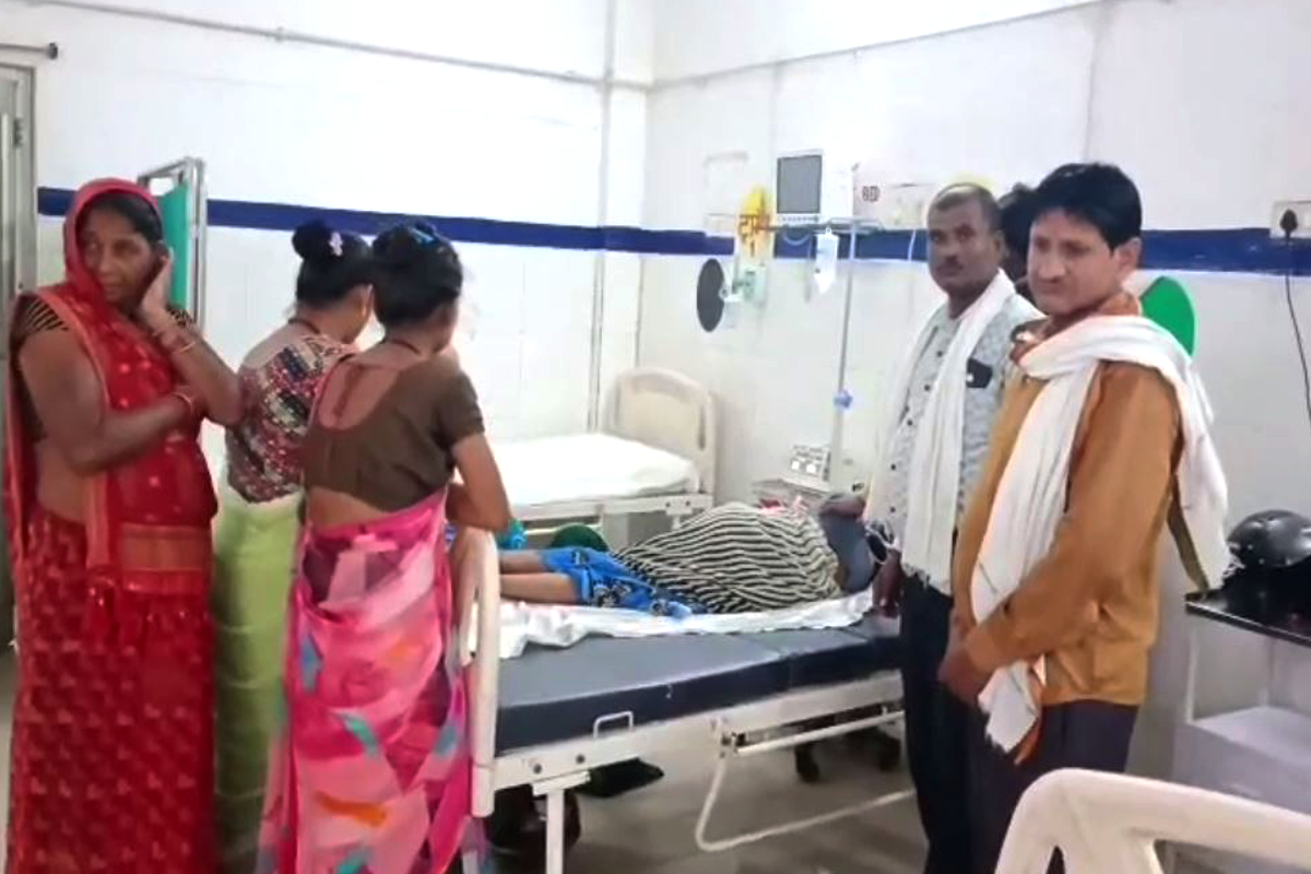 घर में सो रहे दंपती का काल बना जहरीला सांप, डंसने से पति की मौत पत्नी गंभीर