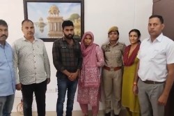 भाभी की नौकरी के लिए पति ने पत्नी को बनाया ‘डमी’, फर्जी तरीके से खुद बना SI…
शिक्षिका व पति गिरफ्तार - image