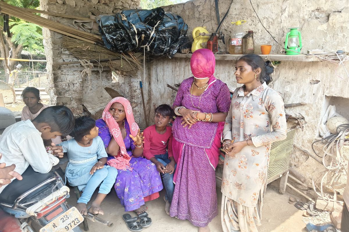 पीडि़ता के बच्चे व परिजन