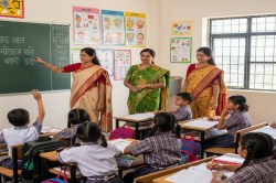 अब बच्चों को चिकोटी भी नहीं काट पाएंगे टीचर्स; माता-पिता की शिकायतों के लिए जारी
किया गया ये टोल फ्री नंबर - image