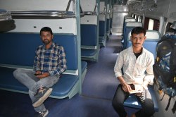 Alert News: यात्रीगण कृपया ध्यान दें… 30 ट्रेनें होंगी रद्द, 6 के मार्ग होंगे
परिवर्तित - image