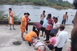 22 घंटे बाद मिला पानी में बहे शिक्षक का शव - image