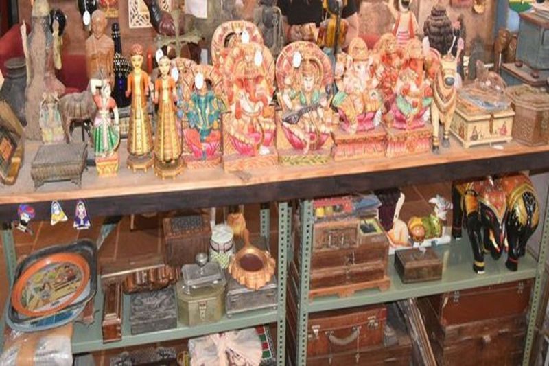 हैंडीक्राफ्ट क्षेत्र में ट्रम्प टैरिफ का असर देखा जा रहा है, कई ऑर्डर होल्ड हो रहे हैं।