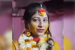 पति के अवैध संबंधों से टूट गई पत्नी, सोशल मीडिया पर लिखा- इस लड़की ने मेरी
जिंदगी बर्बाद की, फिर फंदे से लटकी - image