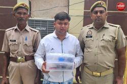 साइबर कैफे की आड़ में फर्जीवाड़ा, पुलिस ने दबोचा जालसाज, फर्जी आधार, पैन और
आयुष्मान कार्ड बरामद - image