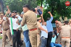 सीएम योगी का घेराव करने निकले कांग्रेसी-सपाई, पुलिस ने हिरासत में लेकर भेजा
थाने, जानिए क्या है मामला - image