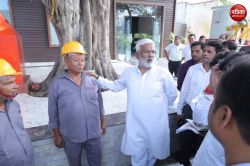 बरेली पहुंचे जलशक्ति मंत्री, अफसरों को दिए नहरों को कब्जामुक्त कराने और बरसात का
पानी बचाने के निर्देश - image