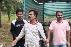 एमपी में नोटों की गड्डी के साथ पकड़ाया ‘सहायक जेल अधीक्षक’…छिपकर बैठी लोकायुक्त
टीम ने मारा छापा - image
