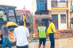 ’21 मीटर’ सड़क चौड़ीकरण के लिए हटाए गए अतिक्रमण - image
