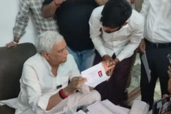 कृषि मंत्री के छापे के बाद बढ़ा विवाद, यूनिवर्सिटी प्रशासन ने की मुख्यमंत्री से
जांच कराने की मांग - image