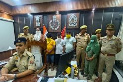हनीट्रैप गैंग : दोस्त ने दिया था छात्रा का नंबर, होटल में पकड़े गये तो 30 हजार
और सोने की अंगूठी ली, फिर मांगी 5 लाख रंगदारी - image