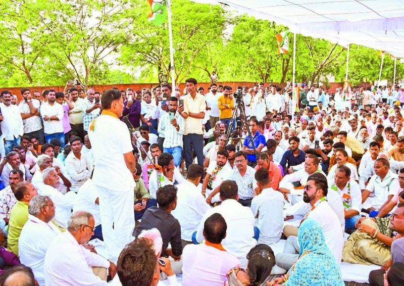 कांग्रेस ने किसानों एवं आमजन की पीड़ा को देखते हुए इस धरने के माध्यम से प्रदेश सरकार को मानविय ²ष्टिकोण को सर्वोपरि रखते हुए किसानों तथा आमजन की समस्याओं का शीघ्र समाधान करने की मांग की है।