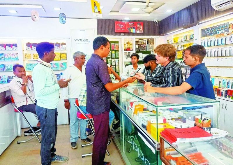 केन्द्र सरकार की ओर से शारदीय नवरात्र स्थापना के शुभ मुहूर्त पर सोमवार से जीएसटी में सुधार लागू करने से बचत उत्सव शुरू हो गया। दरअसल सरकार की ओर से चार में दो स्लैब समाप्त कर केवल 12 व 5 प्रतिशत जीएसटी की दो स्लैब रखी गई है।