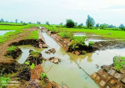 बिलास मध्यम सिंचाई परियोजना के तहत 20 करोड़ की लागत के बाद भी क्षेत्र के किसान नहरी ङ्क्षसचाई से वंचित हैं। काम अधूरा रह जाने से इलाके के 20 गांव के 7131 किसानों को पीड़ा हो रही है।