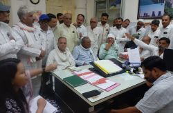 डीएपी-यूरिया : स्टॉक खत्म, किसान बोले…दो लाख किसान हैं डिमांड बढ़ाई जाए… - image