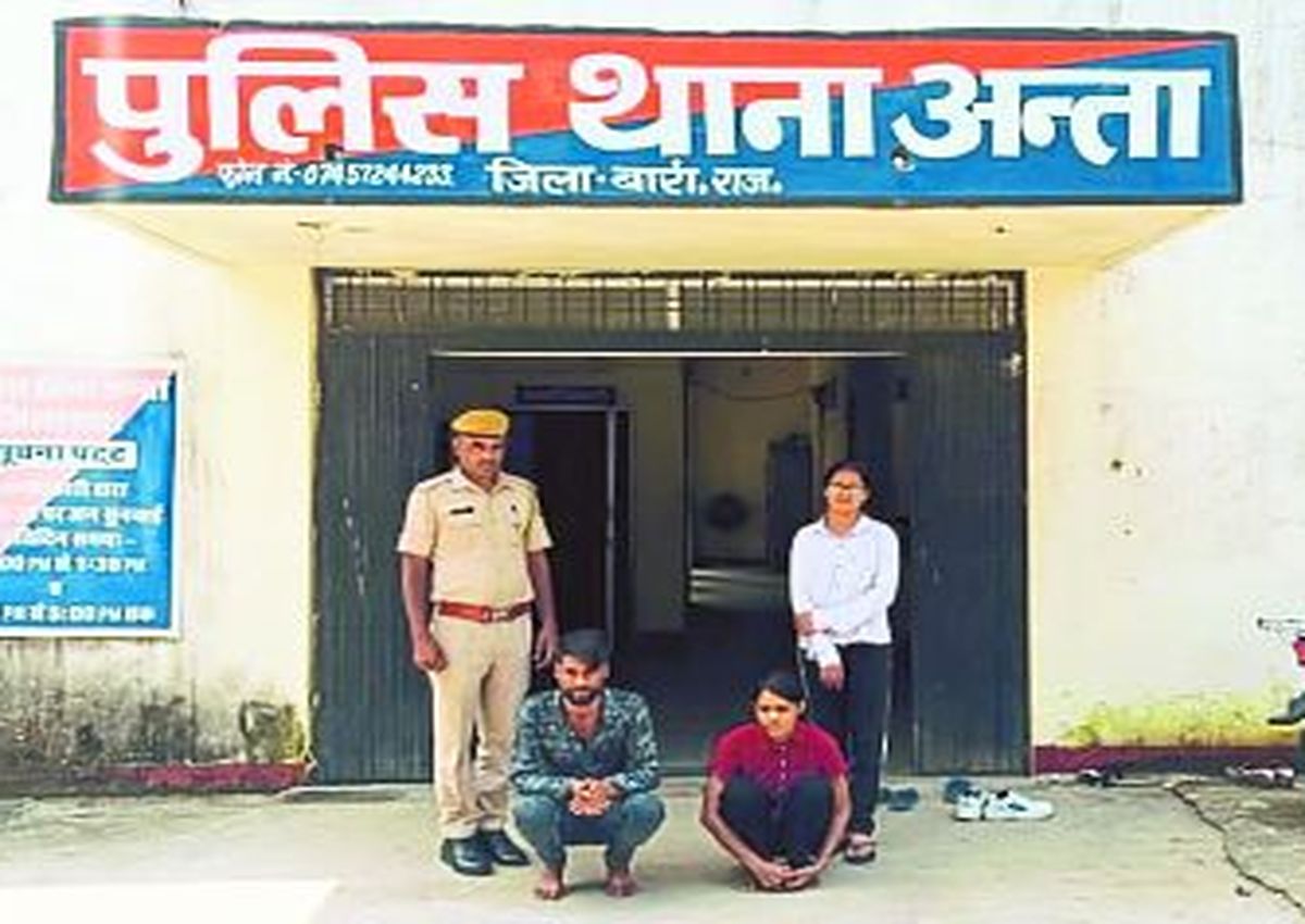 पुलिस ने शुक्रवार को चोरी की बाइक से गांजे की तस्करी करते हुए प्रेमी-प्रेमिका को गिरफ्तार किया है। आरोपियों से ढाई किलो गांजा बरामद कर बाइक को भी जब्त किया गया।