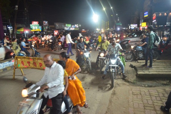 Lakhhe Nagar Traffic