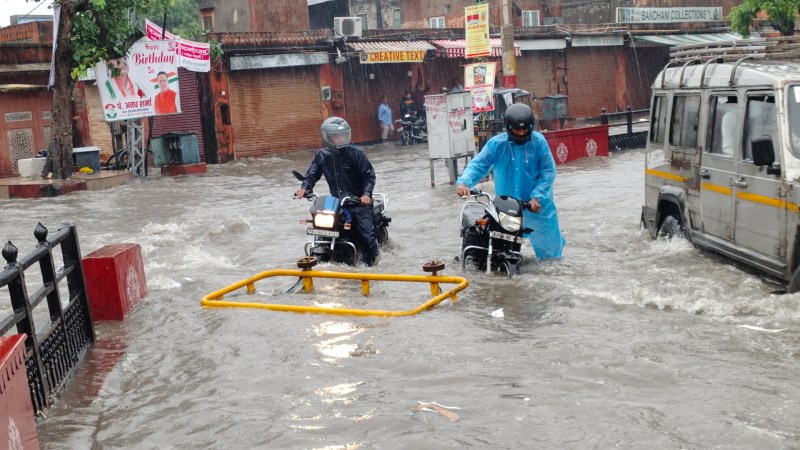 जयपुर समेत कई जिलों में बदरा मेहरबान, मौसम विभाग ने जारी किया ताज़ा अलर्ट