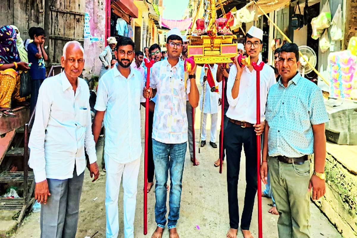 क्षमावाणी पर्व : जलयात्रा महोत्सव पर निकाली शोभायात्रा ‘क्षमा शब्द जीवन की आधारशिला’ … देखें वीडियो …