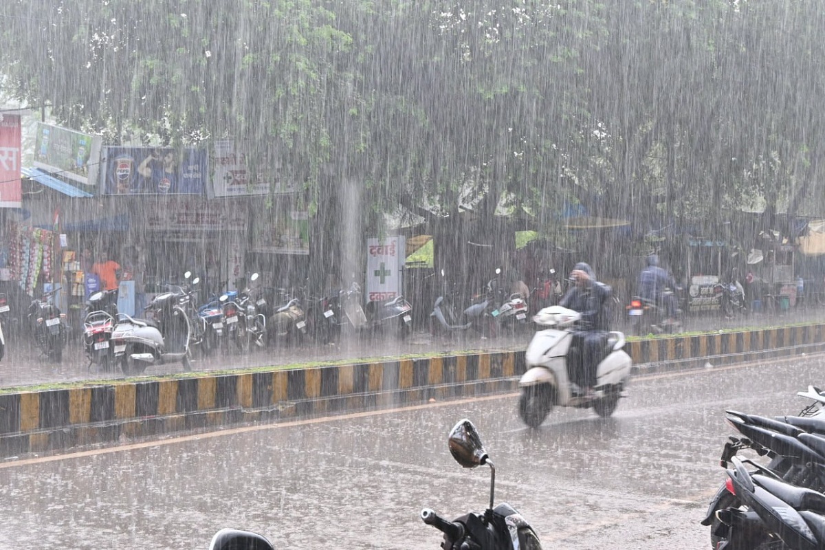 CG Weather Update: छत्तीसगढ़ में अगले 3 दिन मेघराज का तांडव, जमकर बरसेंगे बादल! Alert