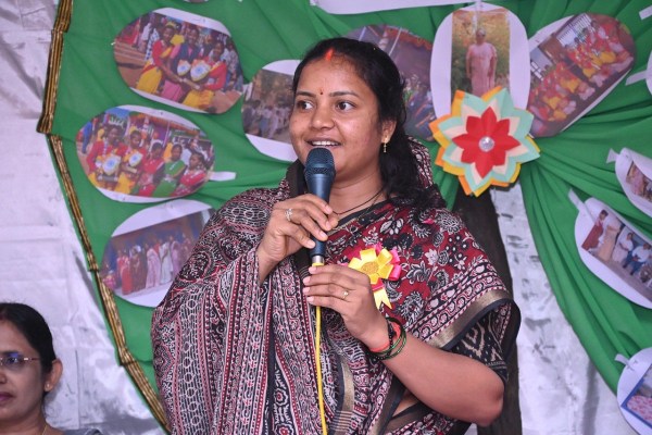 मंत्री लक्ष्मी राजवाड़े ने विभिन्न संस्थाओं का किया निरीक्षण (फोटो सोर्स- DPR)