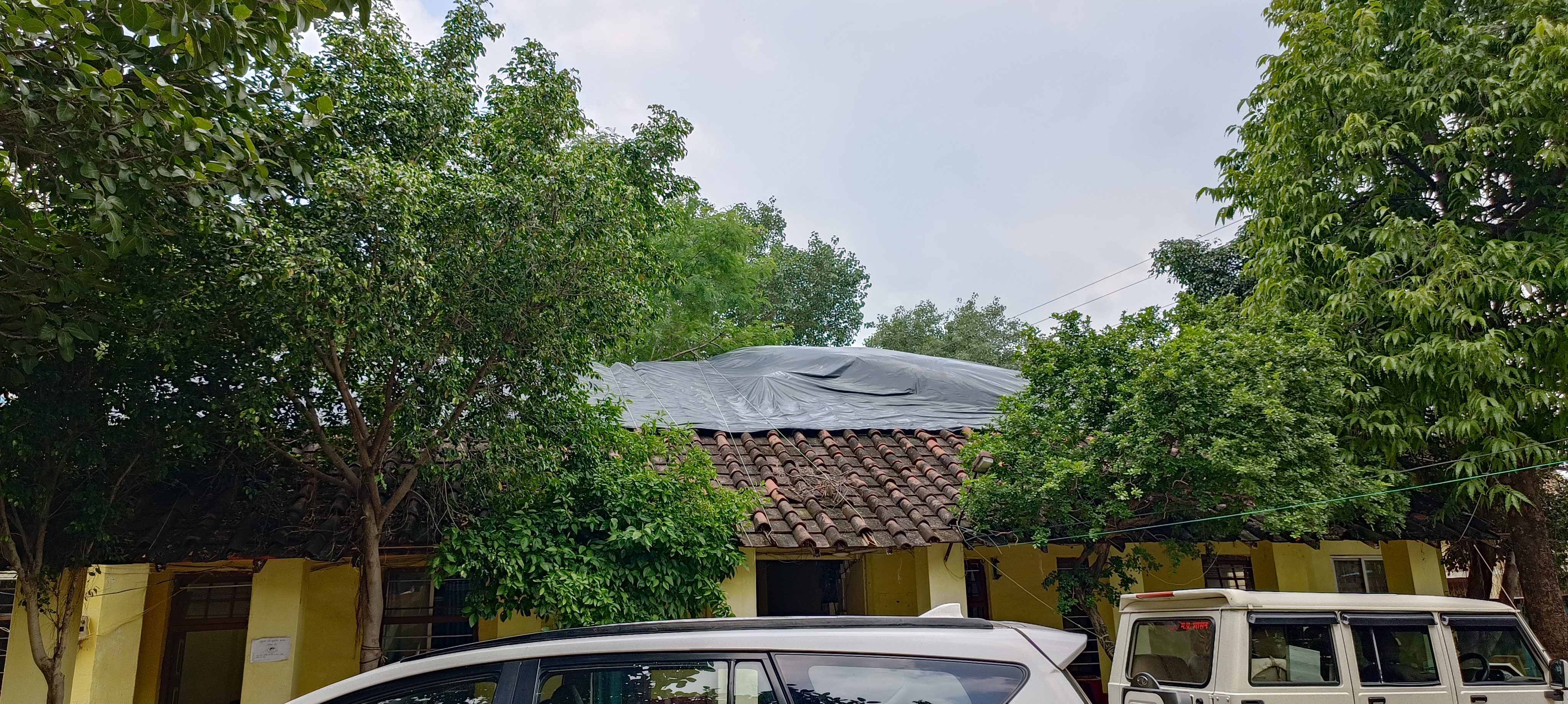 Employees forced to work in the dilapidated building of the Janpad Panchayat, new building is not being constructed