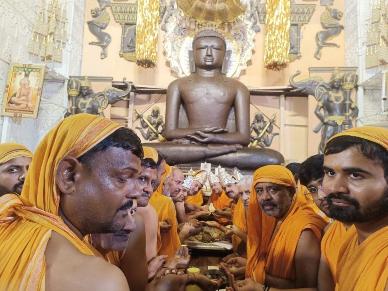 श्रीजी की शोभायात्रा निकाली गई