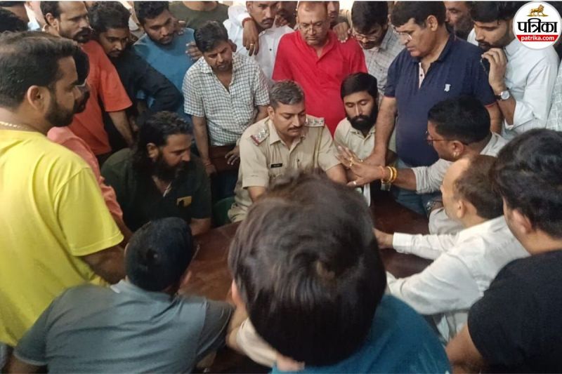 Sikar Khatushyamji police and traders came face to face