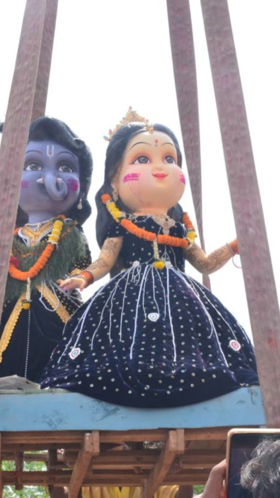 Raipur News: महादेव घाट में गणेश विसर्जन का सिलसिला जारी, गोताखोरों की टीम मौजूद