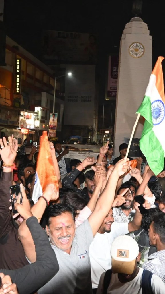 टीम इंडिया की जीत का जश्न (फोटो सोर्स- पत्रिका)
