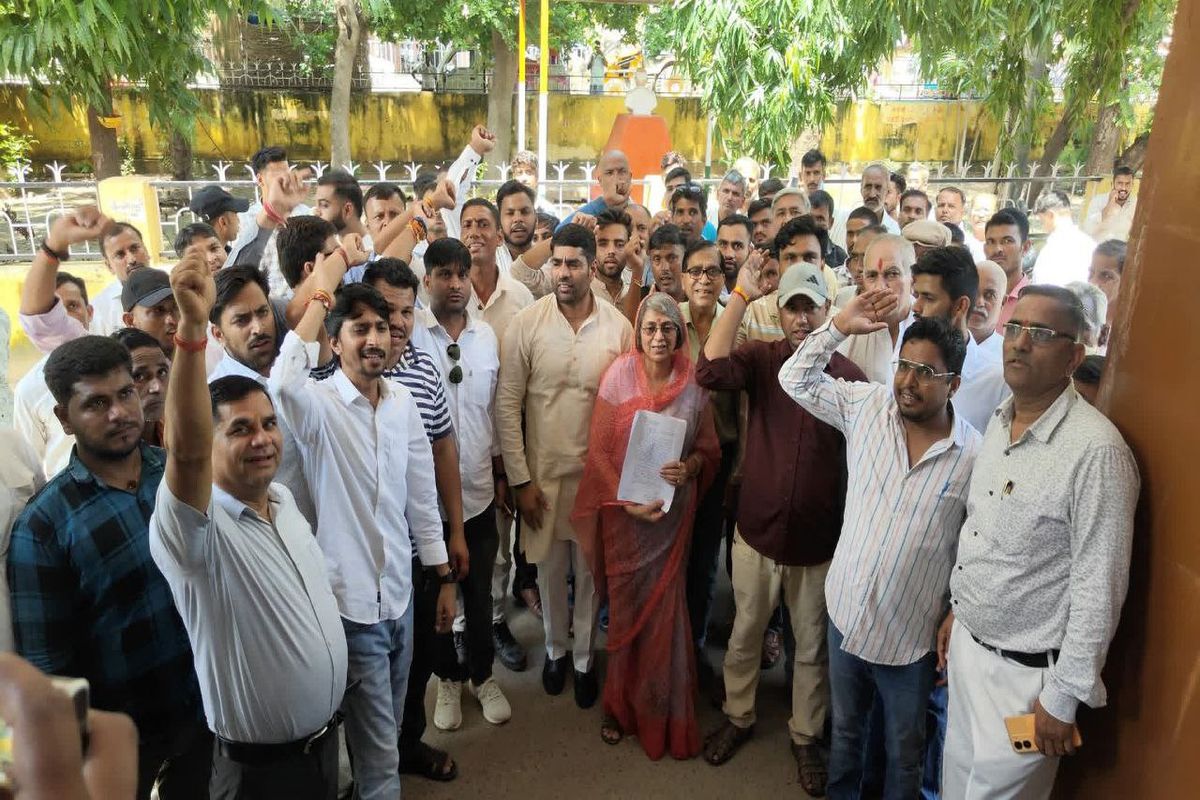 कांस्टेबल संदीप को शहीद का दर्जा देने की मांग Demand to give martyr status to constable Sandeep