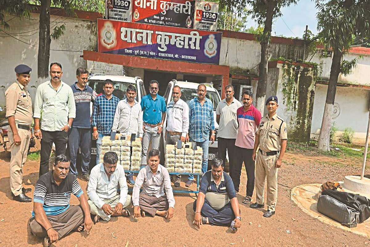 महाराष्ट्र पासिंग 2 वाहनों से 6.60 करोड़ रुपए बरामद (Photo source- Patrika)