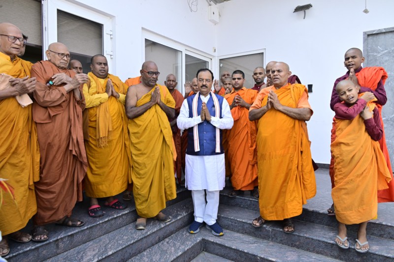 उप मुख्यमंत्री केशव प्रसाद मौर्य भारतीय प्रतिनिधि मंडल का करेंगे नेतृत्व, बौद्ध भिक्षुओं ने प्रधानमंत्री को जताया आभार (फोटो सोर्स : Whatsapp)