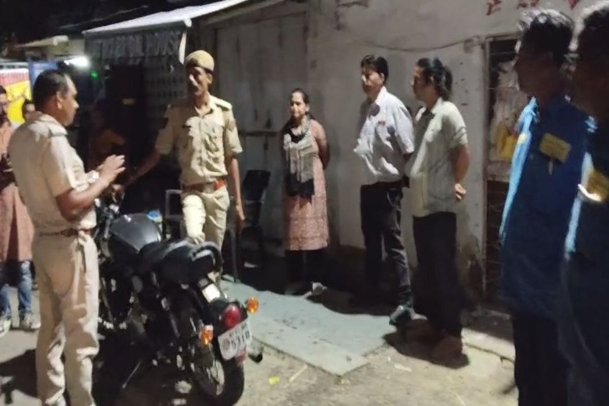 गैराज में हो रही थी एलपीजी की अवैध रीफिलिंग, मुकदमा दर्ज