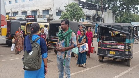 बसों के अधिग्रहण से सामने आई समस्या, दिनभर परेशान होते दिखे यात्रिगण