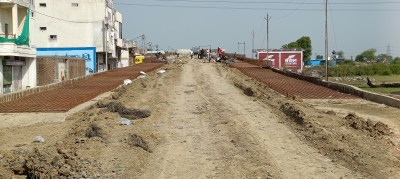 The administration is unable to provide land to complete the construction of the incomplete bridge, causing distress to thousands of people.