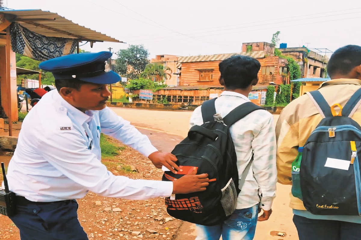 नवरात्र में बढ़ती पदयात्रियों की संख्या (Photo source- Patrika)