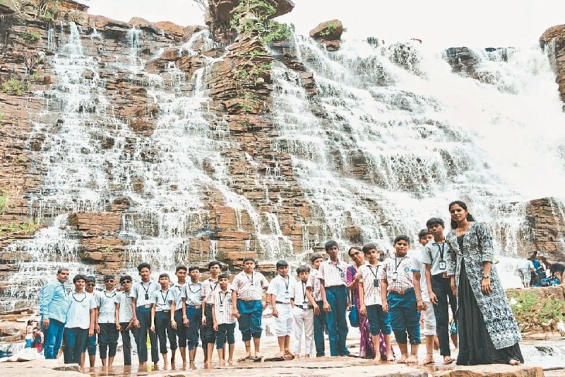 आंध्रप्रदेश से 40 छात्र-शिक्षक पहुंचे बस्तर (Photo source- Patrika)