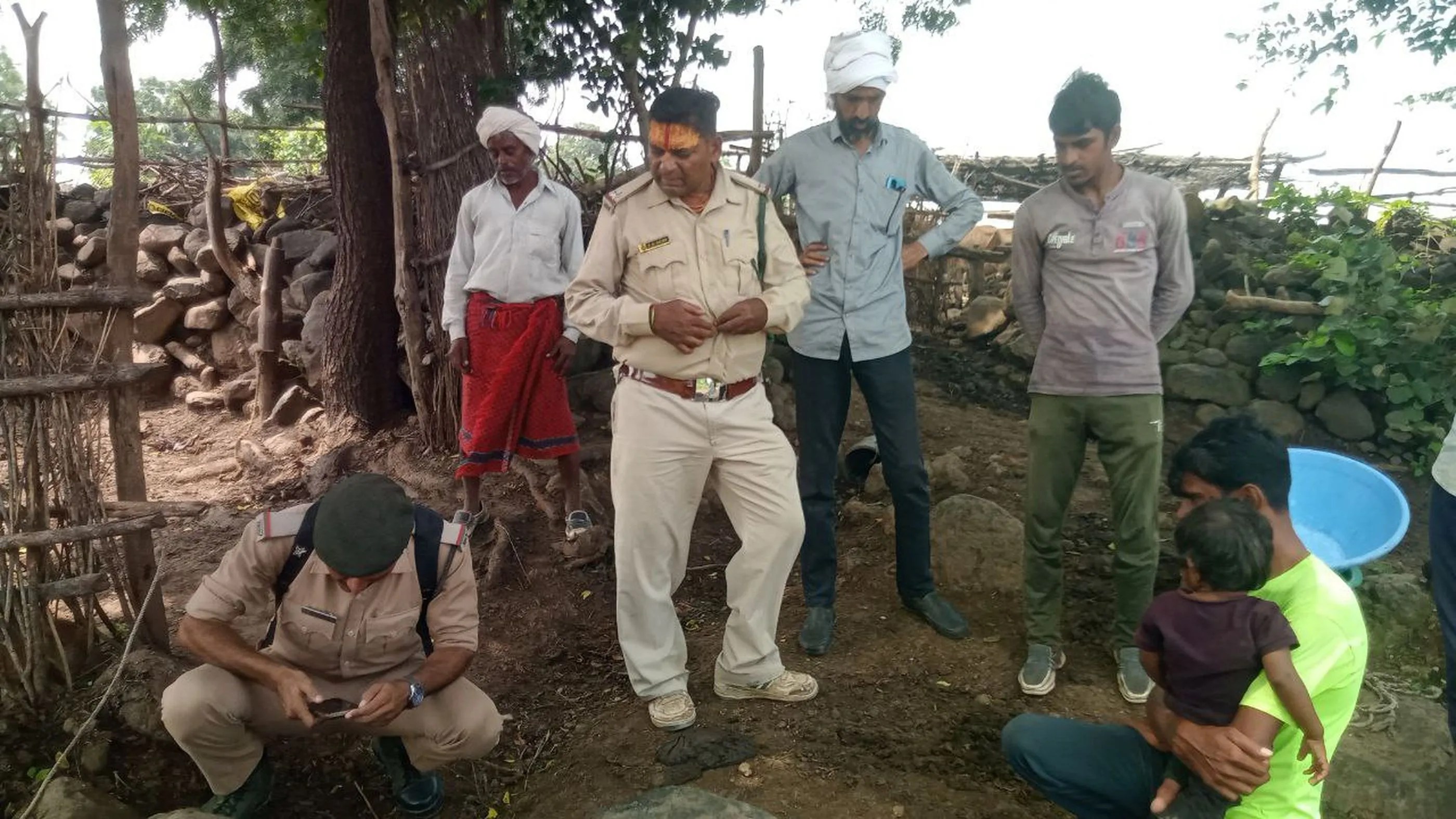 तेंदुए ने बछड़े का किया शिकार, दहशत में ग्रामीण