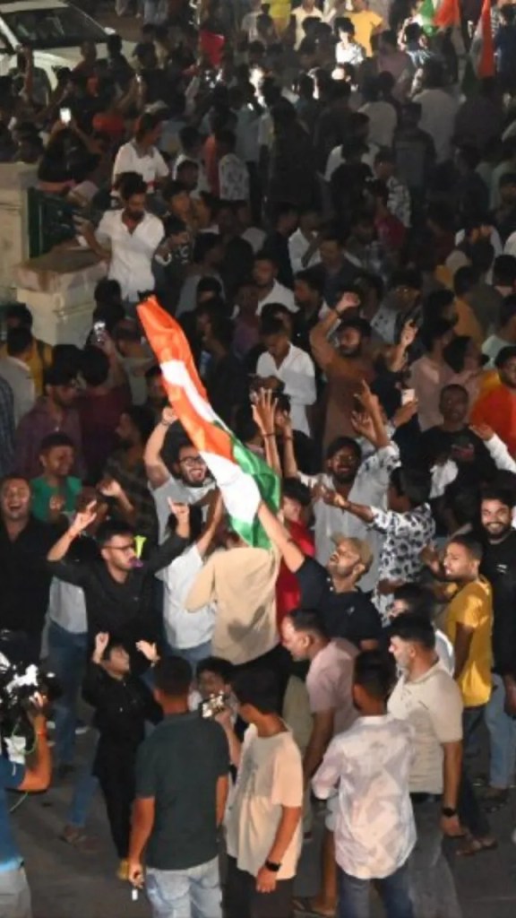 टीम इंडिया की जीत का जश्न (फोटो सोर्स- पत्रिका)
