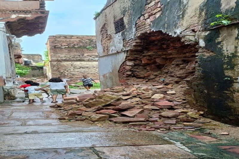 भारी मानसून में काल का गाल न बन जाएं जर्जर इमारतें Dilapidated buildings should not become the victims of death during heavy monsoon